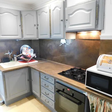 F4 Apartment